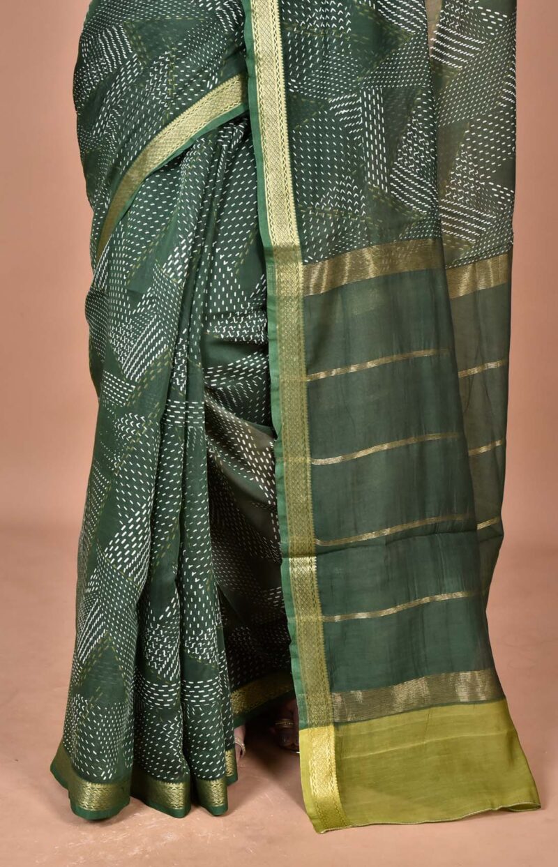 Silk Cotton Saree with Hand Screen Print  (Dark Green )